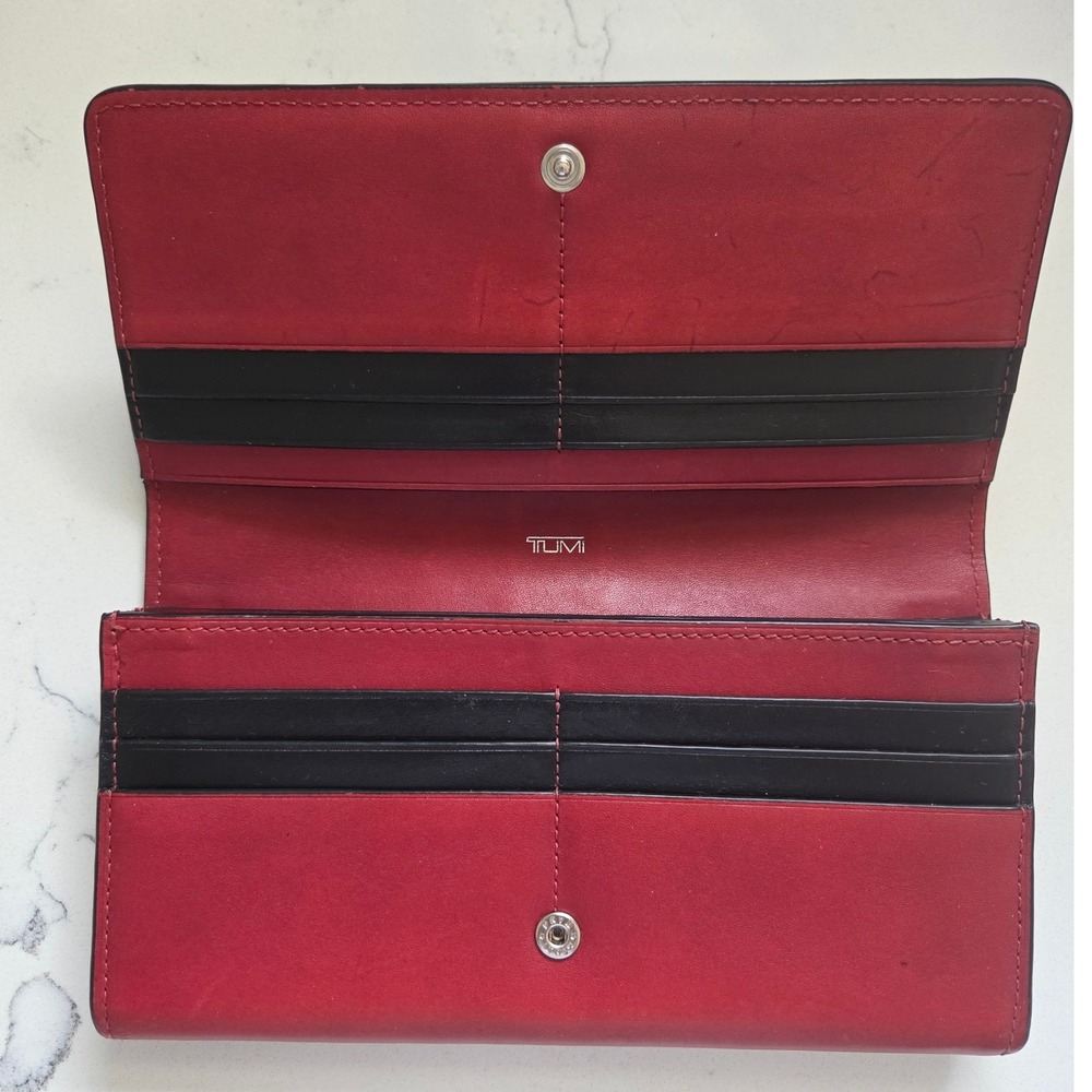 Tumi Red Leather Continental Wallet Clutch RFID Lock Black Trim Snap Closure - Picture 4 of 7